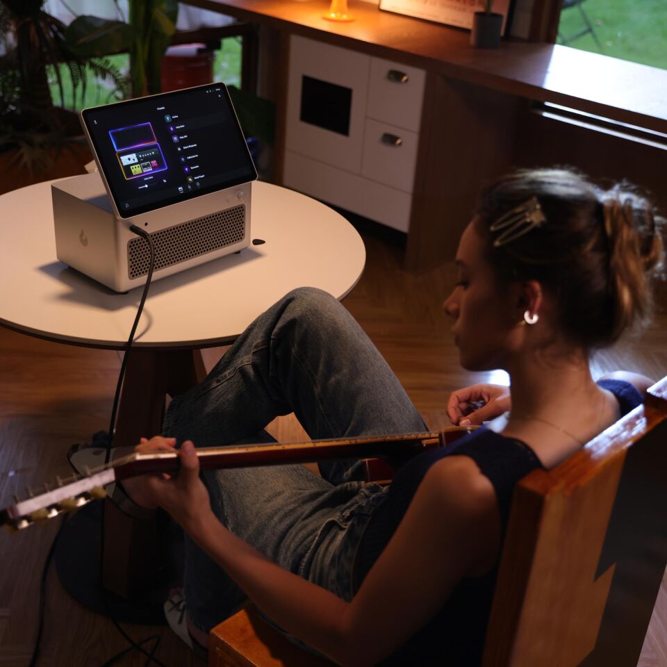 LAVA Studio Akıllı Gitar Amfisi